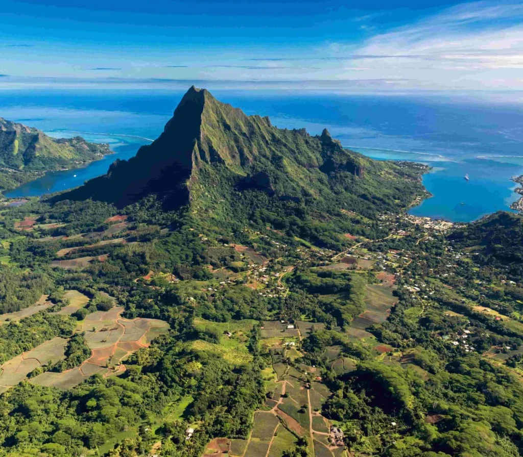 Vue sur le mont Rotui et les deux baies de Moorea© Stéphane Mailion Photography