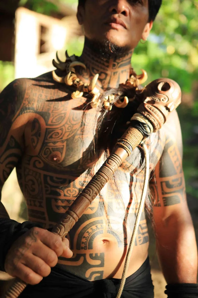 Guerrier tatoué de Tahuata © Tahiti Tourisme