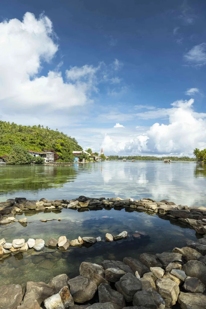 Huahine et ses parcs à poissons en V © Grégoire Le Bacon