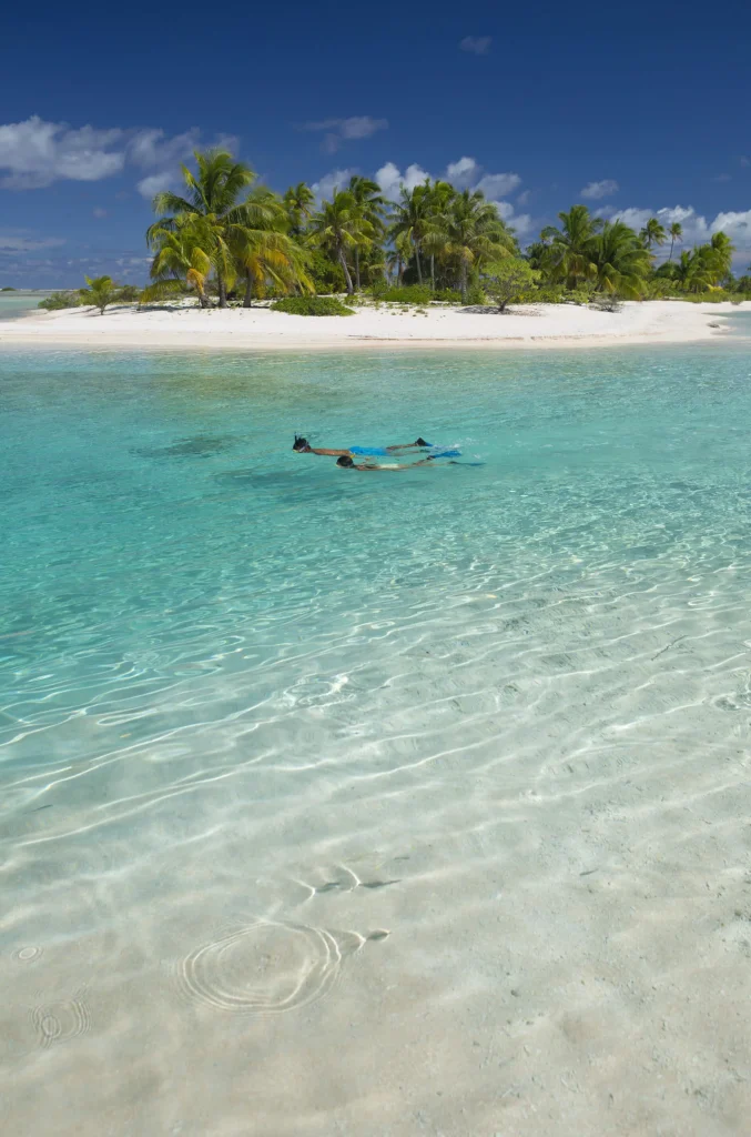 Plonger dans les eaux claires de Fakarava c Tahiti Tourisme
