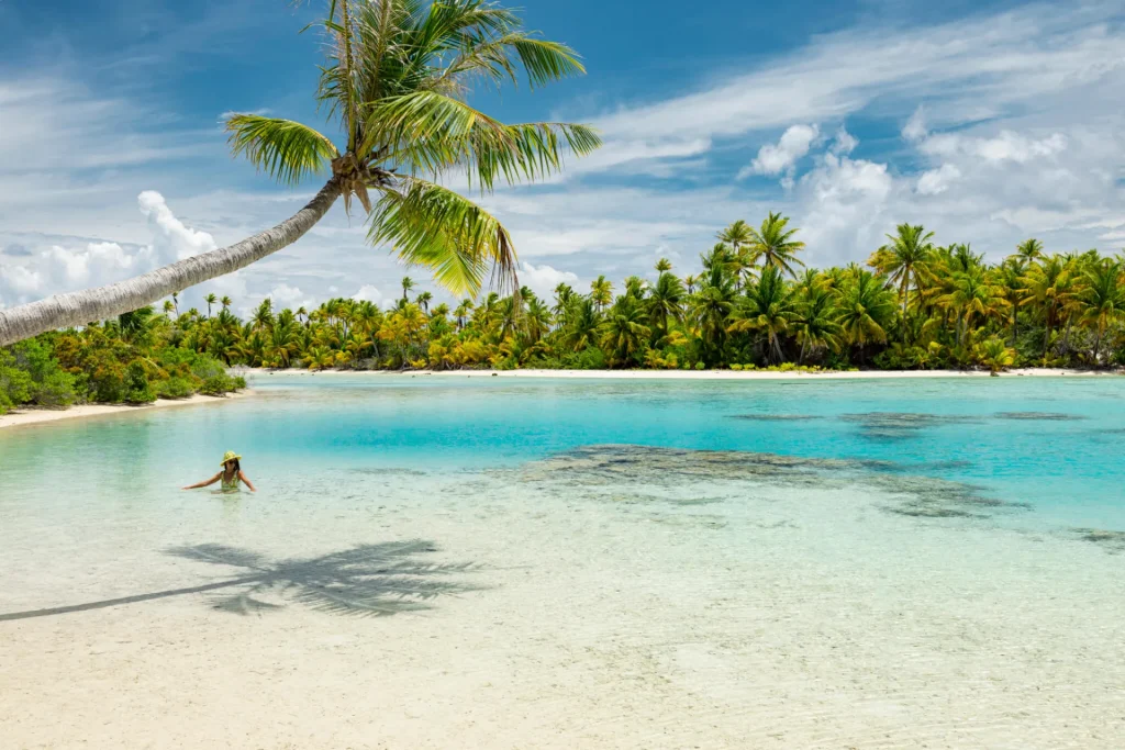 Une baignade dans le lagon de Fakarava ©_Grégoire Le Bacon