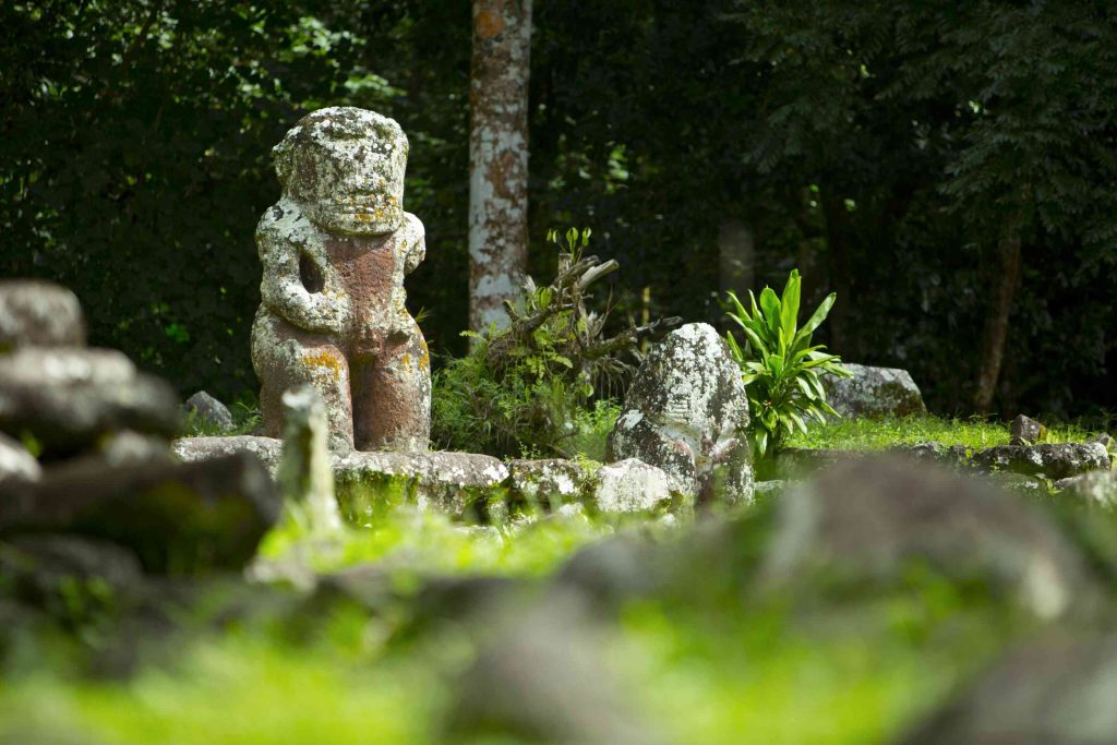 Tiki sacré en pierre de Hiva Oa © Tahiti Tourisme