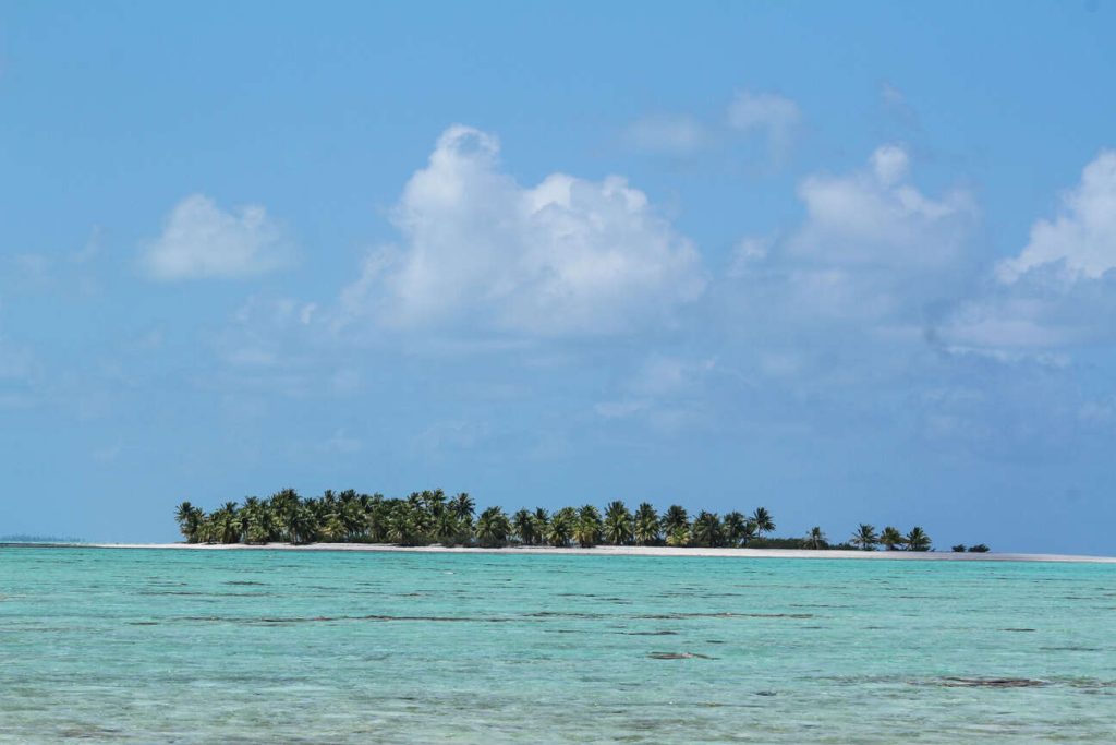 Un atoll des Tuamotu © Overpeek Studio