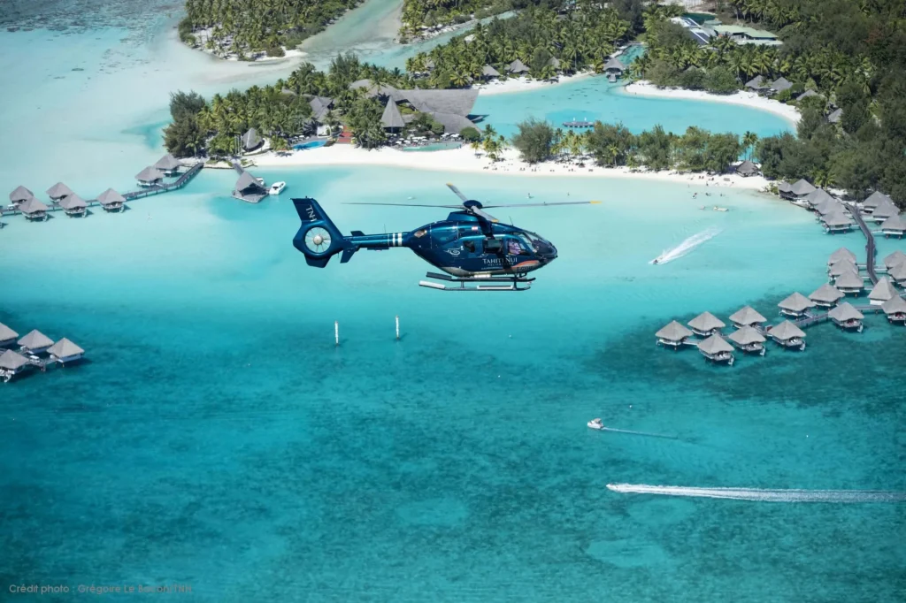 Balade en hélicoptère au-dessus de Bora Bora © Grégoire Le Bacon Tahiti Nui Helicopters