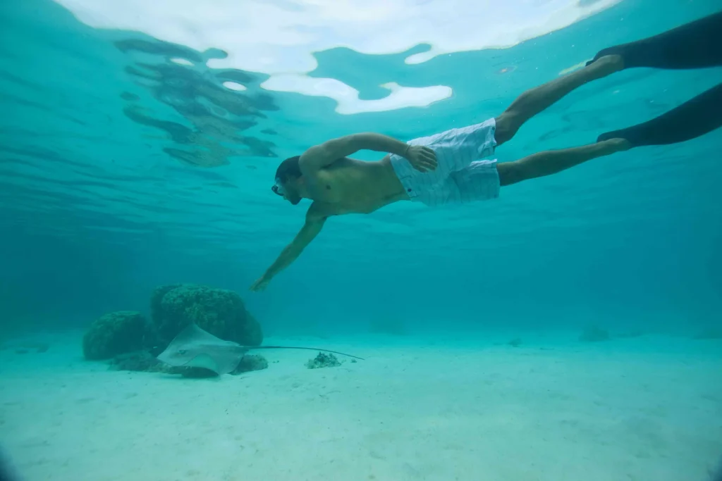 Faire de la plongée en masque et tuba à Moorea © Tahiti Tourisme