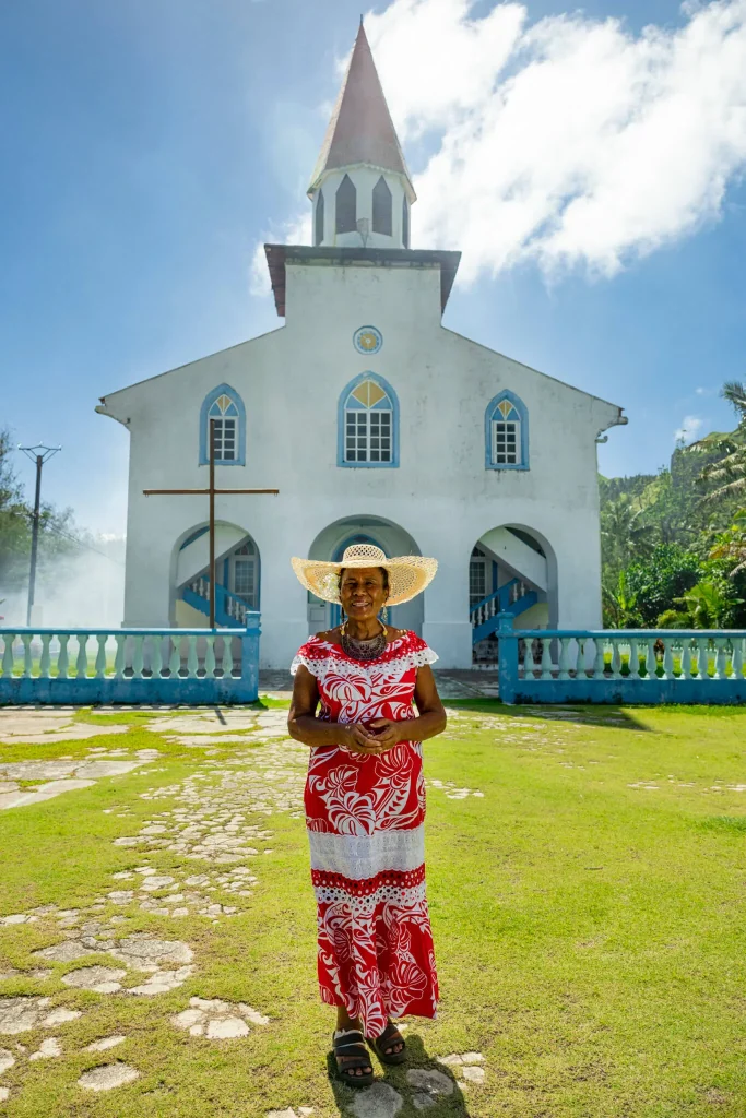 A local going to church ©_Grégoire Le Bacon