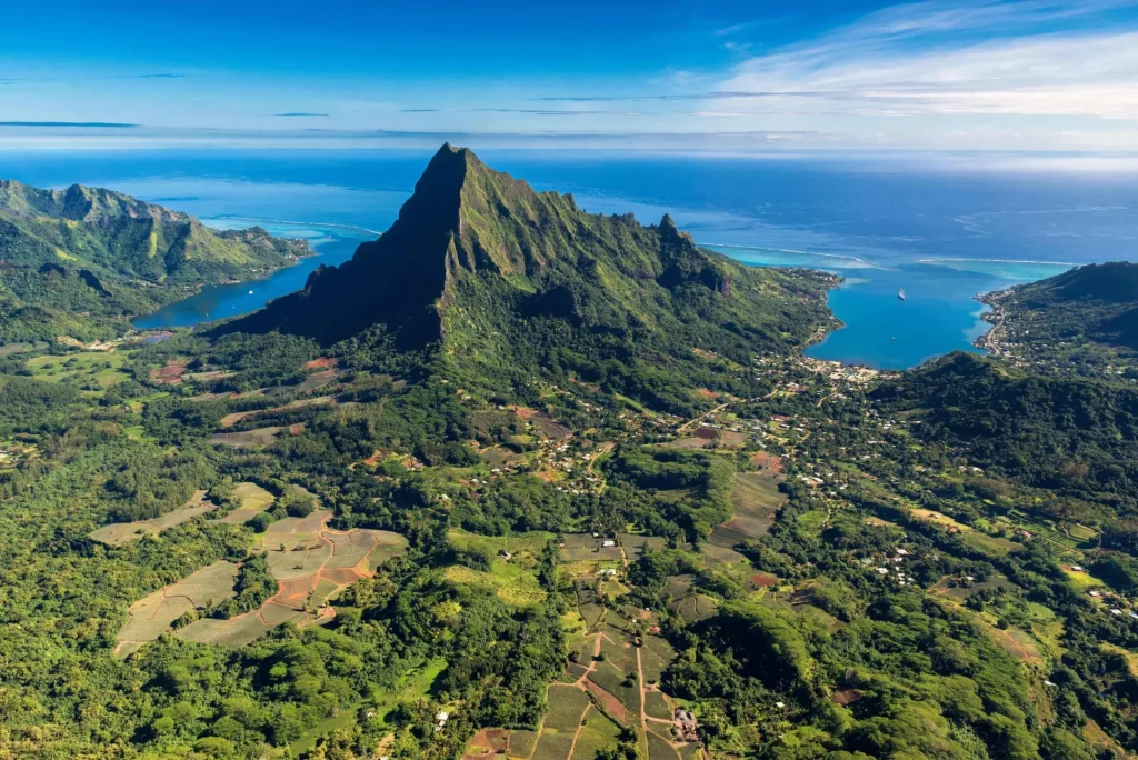 Aerial view of the 2 bays and Mount Rotui © Stéphane Mailion Photography