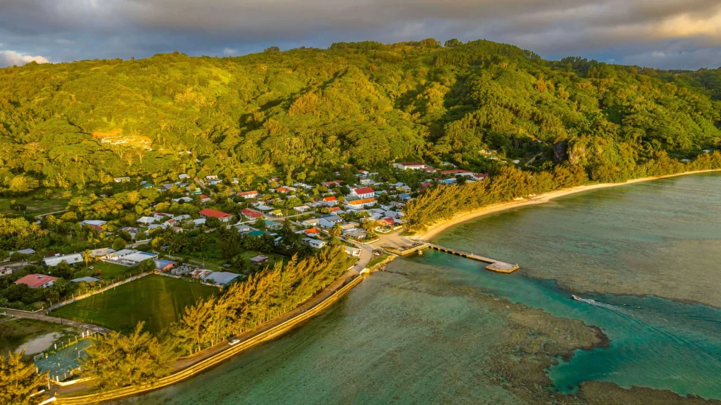 Vue sur l'île de Rurutu ©Michael Runkel