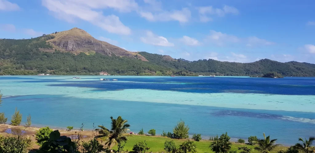 Vue sur le lagon et sur l'île © Tahiti Tourisme
