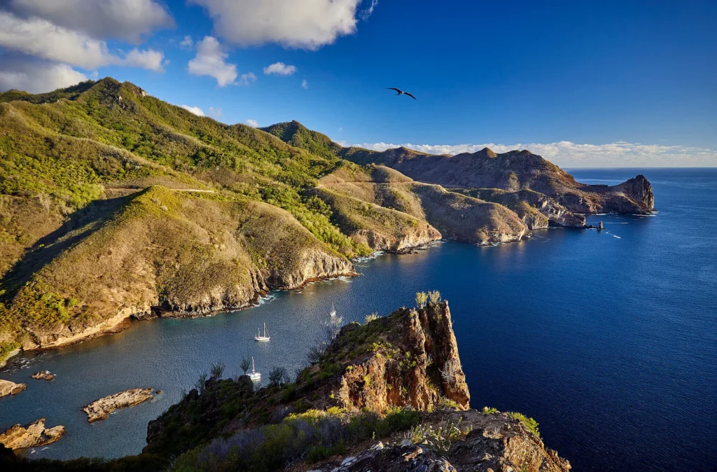 Vue sur Ua Pou, la baie Vaiehu_© Bertrand Duquenne