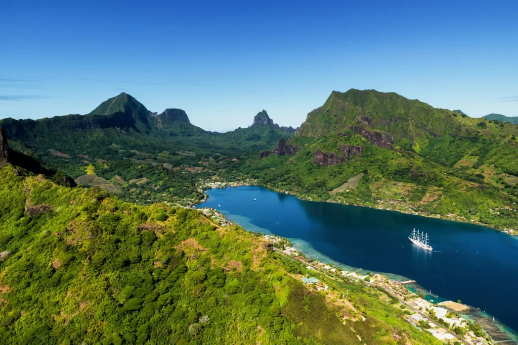 Vue sur une baie de Moorea © Stéphane Mailion Photography