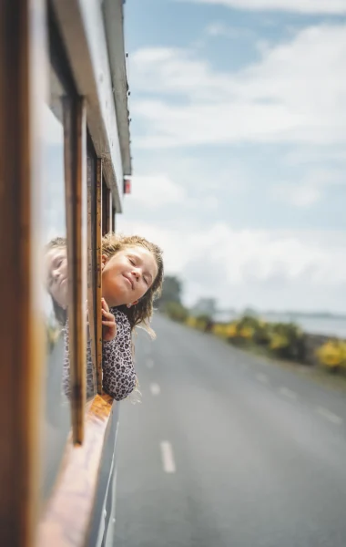 Petite balade en truck traditionnel à Tahiti ©Overpeek Studio