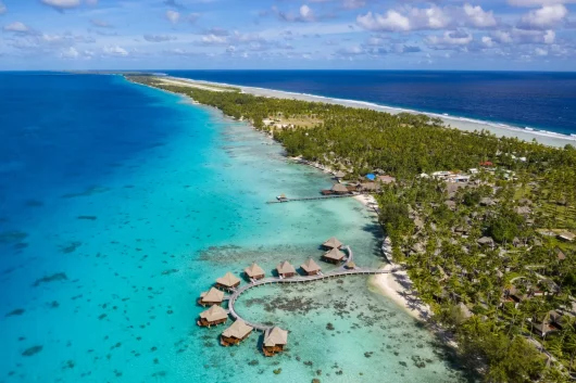 Vue sur l'atoll de Rangiroa © Holger Leue