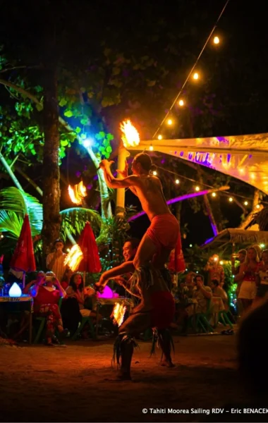 danse du feu © Tahiti Moorea Sailing Eric BENACEK