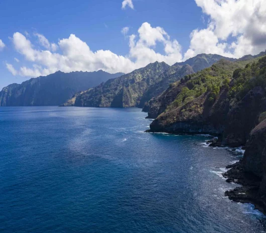 Falaises de Hiva Oa © Holger Leu