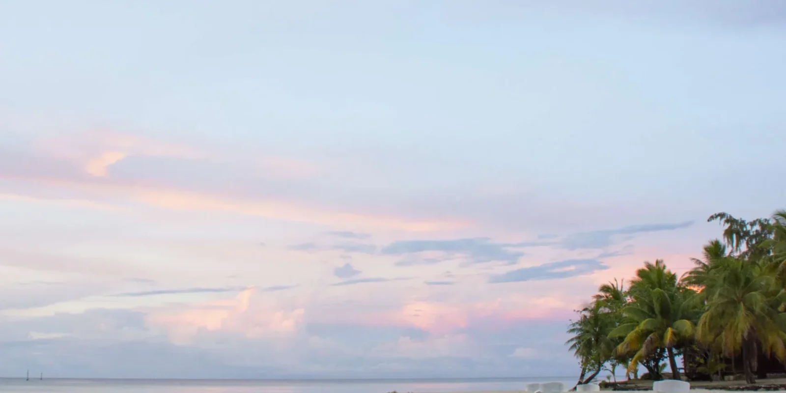 Plage de sable rose de Tikehau © Teriitua Maoni