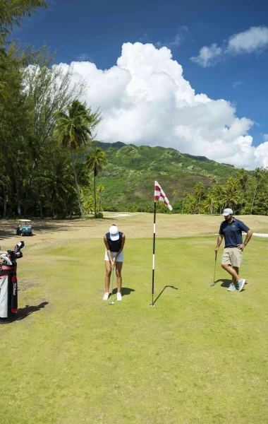 Partie de golf à Moorea ©_Grégoire Le Bacon