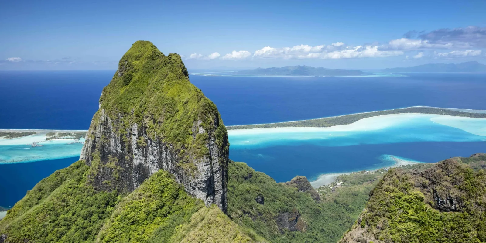 Randonnée à Bora Bora © Grégoire Le Bacon & Tahiti Nui Helicopters