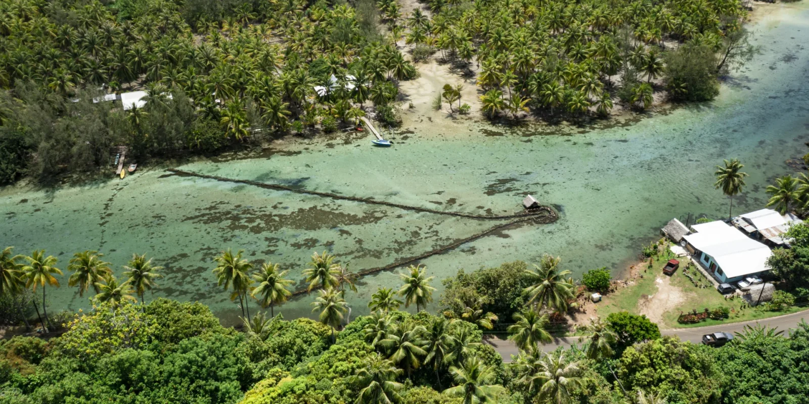 Piège à poissons traditionnels à Huahine © Grégoire Le Bacon & Lionailes