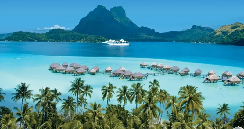 Vue aérienne sur le lagon de Bora Bora et le mont Otemanu © Tahiti Tourisme