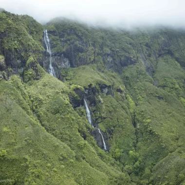 Hiking in Tahiti © Grégoire Le Bacon - Tahiti Nui Helicopters