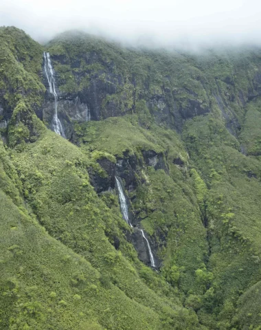 Hiking in Tahiti © Grégoire Le Bacon - Tahiti Nui Helicopters