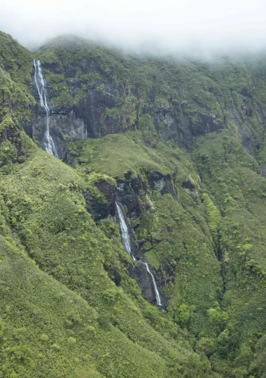 Hiking in Tahiti © Grégoire Le Bacon - Tahiti Nui Helicopters