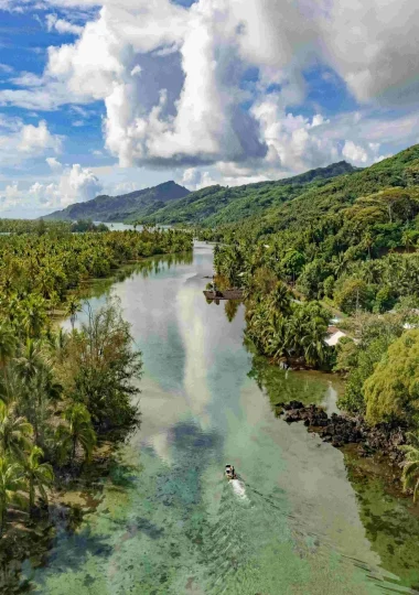 Vue aérienne sur Huahine©_Grégoire Le Bacon