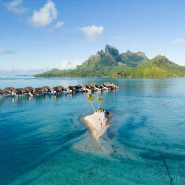 Bungalow sur pilotis à Bora Bora © Flying World Pictures