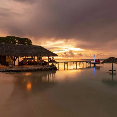 Pension de famille à Fakarava avec vue sur le coucher du soleil©gregoirelebacon