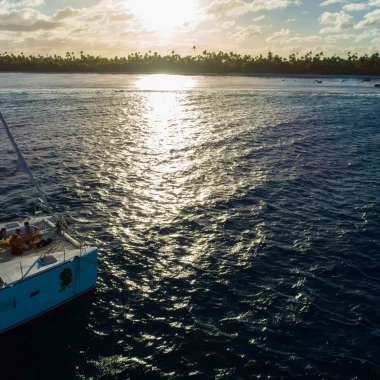 Coucher de soleil depuis le catamaran à Tetiaroa