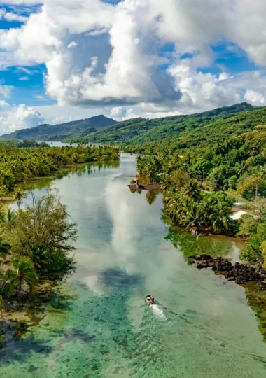 Vue sur l'île de Huahine ©_Grégoire Le Bacon _ Lionailes