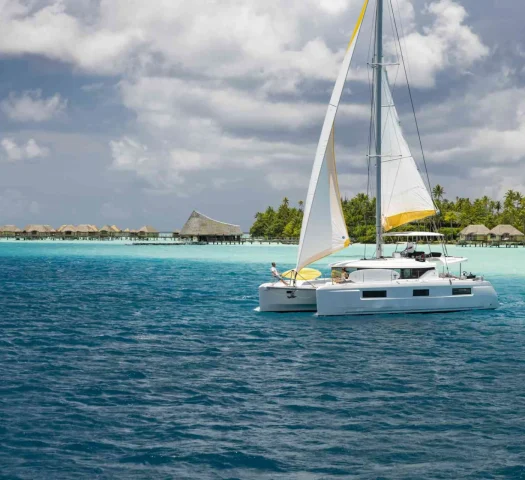 En catamaran à Tahaa ©_Grégoire Le Bacon