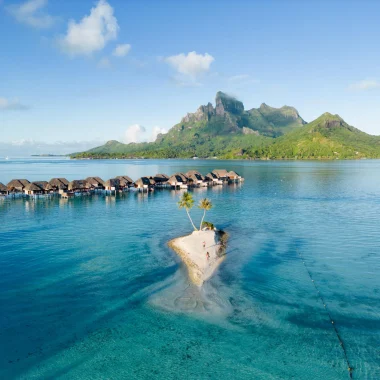 Vue sur le lagon de Bora Bora (cover) © Flying World Pictures