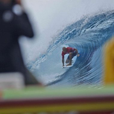 Surfer la vague de Teahupoo©_Steve Dickinson