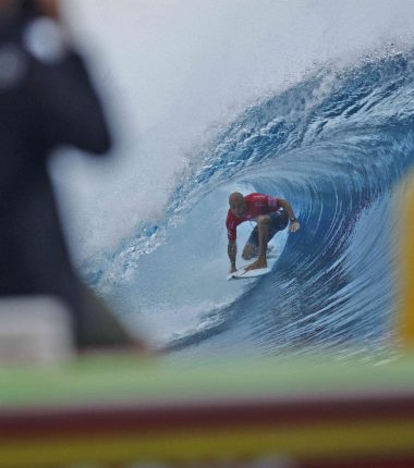 Surfer la vague de Teahupoo©_Steve Dickinson